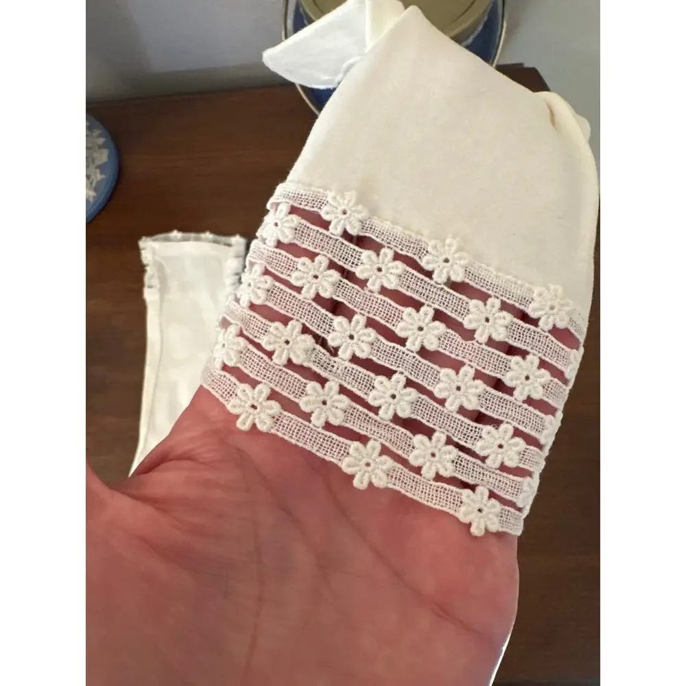 Vintage 1950s 1960s Viola Weinberger White Lace Cotton Gloves Size 6.5 Wedding